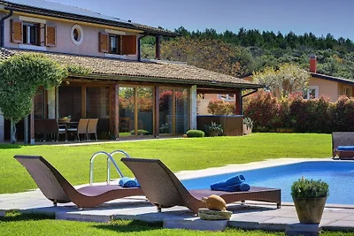 Villa Sunny Flowers