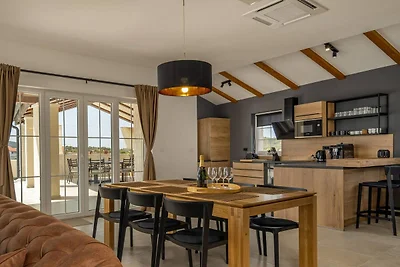 Villa Royal Stone mit Pool in Jezera