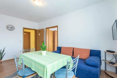 Charming Trogir Apartments with Balcony - Com...