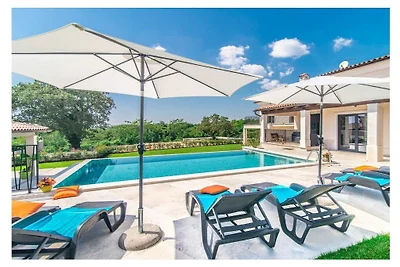 Villa in Svetvinčenat mit Schwimmbecken