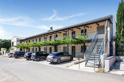 Schönes Ferienhaus am Seeufer in Malaucène