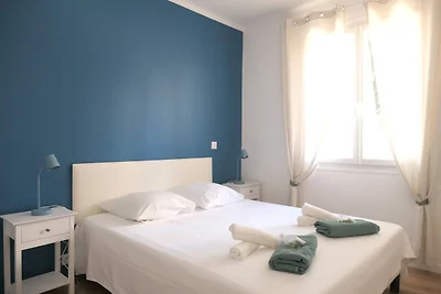 Piscine/ Proche mer et village / Carry Le...