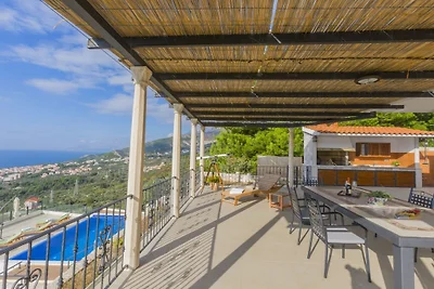 Villa in Makarska mit Schwimmbecken