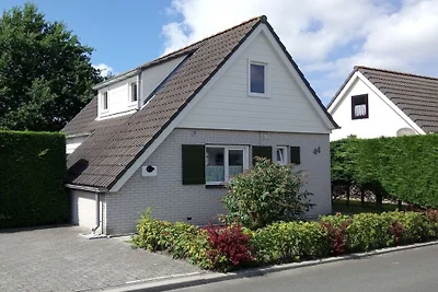 Ferienhaus in Ouddorp mit Schwimmbecken