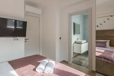 Scenic Kastel Luksic Apartments - Three Bedro...