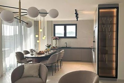 Three-Bedroom Penthouse with Infinity Pool (T...