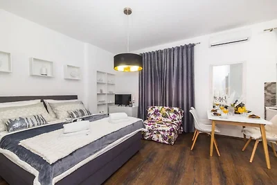 Five bedroom Villa