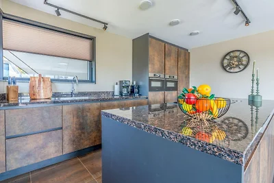 Moderne, luxuriöse und nachhaltige Naturvilla