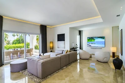 Villa in Nueva Andalucía mit beheiztem Pool