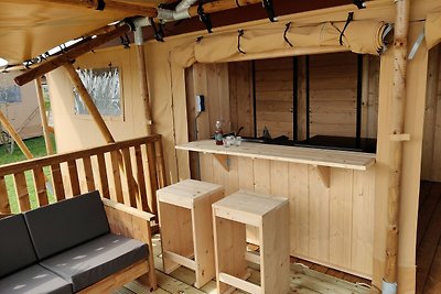 Glamping-Zelt mit Klimaanlage und Blick auf d...