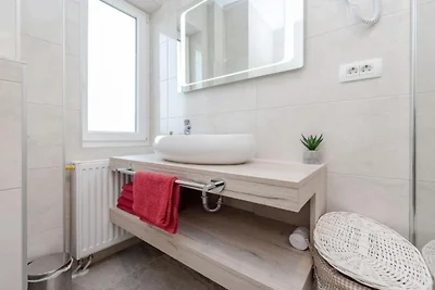 Bračić Premium Apartments with Outdoor Pool a...