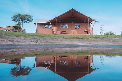 Glamping-Zelt mit Klimaanlage und Blick auf d...