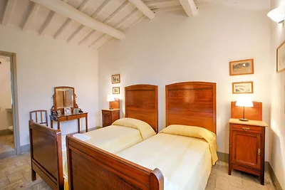 Casa rustica con giardino privato