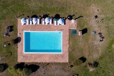 Wohnung in den Hügeln mit Pool