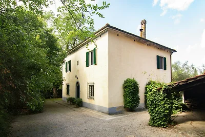 Moderne Villa mit Swimmingpool in Ghizzano...