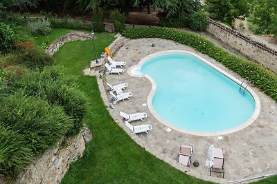 Rustikale Villa in Ovada mit Swimmingpool