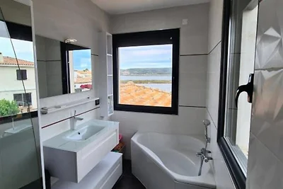 Villa am Strand mit Pool und Jacuzzi