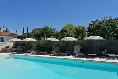 Geräumiges Ferienhaus mit Pool in Lusignac