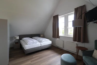 Stilvolle Villa am Wasser mit Sauna