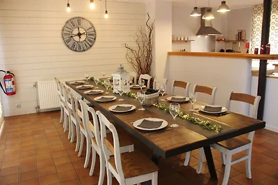 Geräumiges Ferienhaus in Rendeux mit Sauna