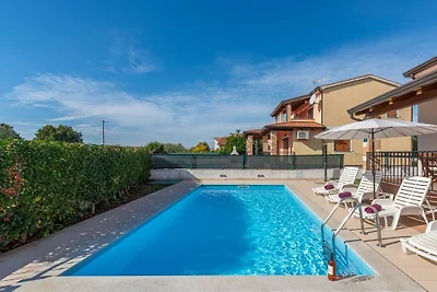 Villa in Nova Vas mit Schwimmbecken