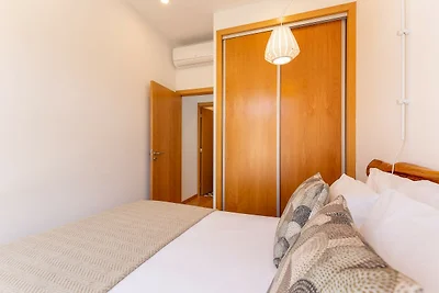Charming 1-Bedroom Apartment in Oporto
