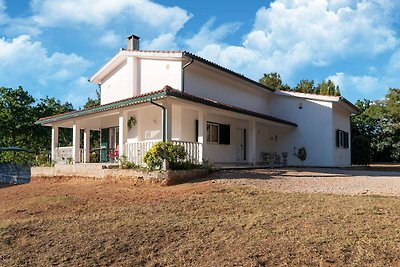 Haus mit großem Garten und Swimmingpool