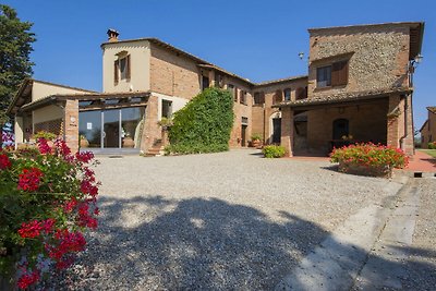 Beautiful Farmhouse in Castelfiorentino with...