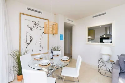 Modern 2-Bedroom Apartment - Alcazaba Lagoon...