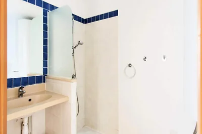 Marineblaue Residenz f�r drei Personen