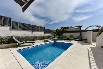 Moderne Villa mit Swimmingpool