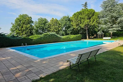Con piscina, tennis, vicino al parco termale ...