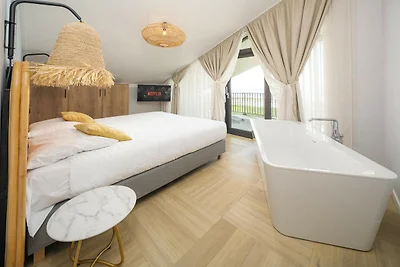 Wellness-Retreat am Wasser mit Sauna