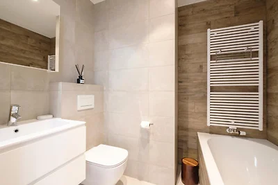 Elegante Wohnung mit seitlichem Meerblick