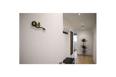 Q-Stall, Apartment 04