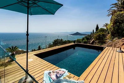 Villa an der Côte d’Azur mit Meerblick