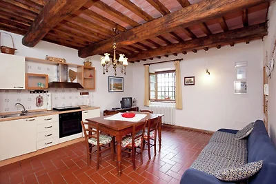 Modernes Ferienhaus in Vinci mit Swimmingpool