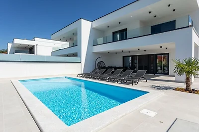 Diva am Meer mit Pool