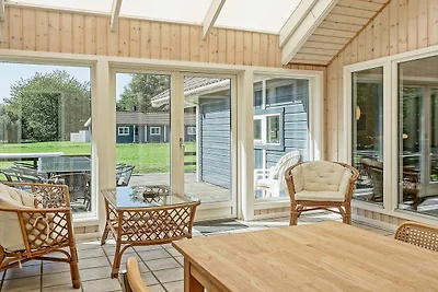 Ferienhaus mit Sauna am Strand