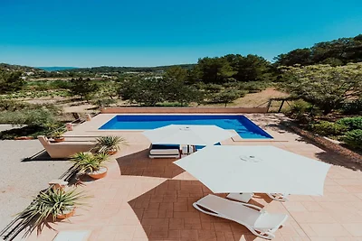 Modern herenhuis met privé zwembad