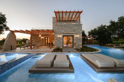 Villa in Prinos mit Pool und Bergblick