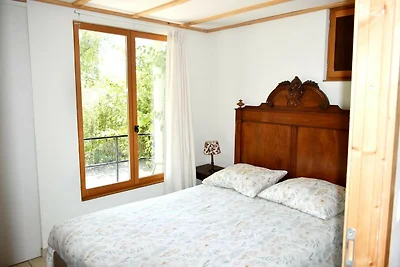 Modernes Ferienhaus am Waldrand