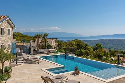 Villa in Crikvenica mit Schwimmbecken