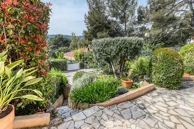 Haus an der Côte d'Azur mit Pool