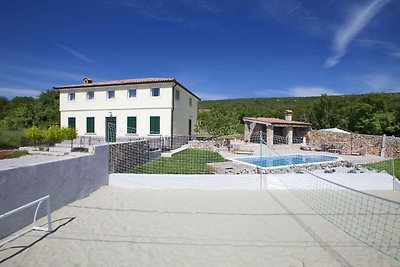 Bella villa a Koromačno con piscina