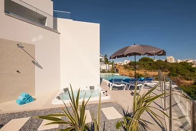 Villa für 26 Personen mit 14 Zimmern