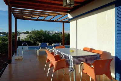 Spaziosa villa a Playa Blanca con piscina