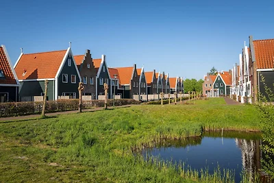 Villa am Seeufer in Volendam
