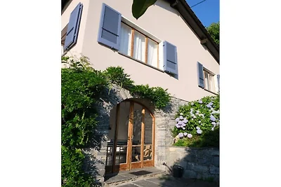 Ferienhaus in Caviano mit Schwimmbecken
