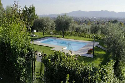 Komfortables Ferienhaus in Pistoia mit Pool